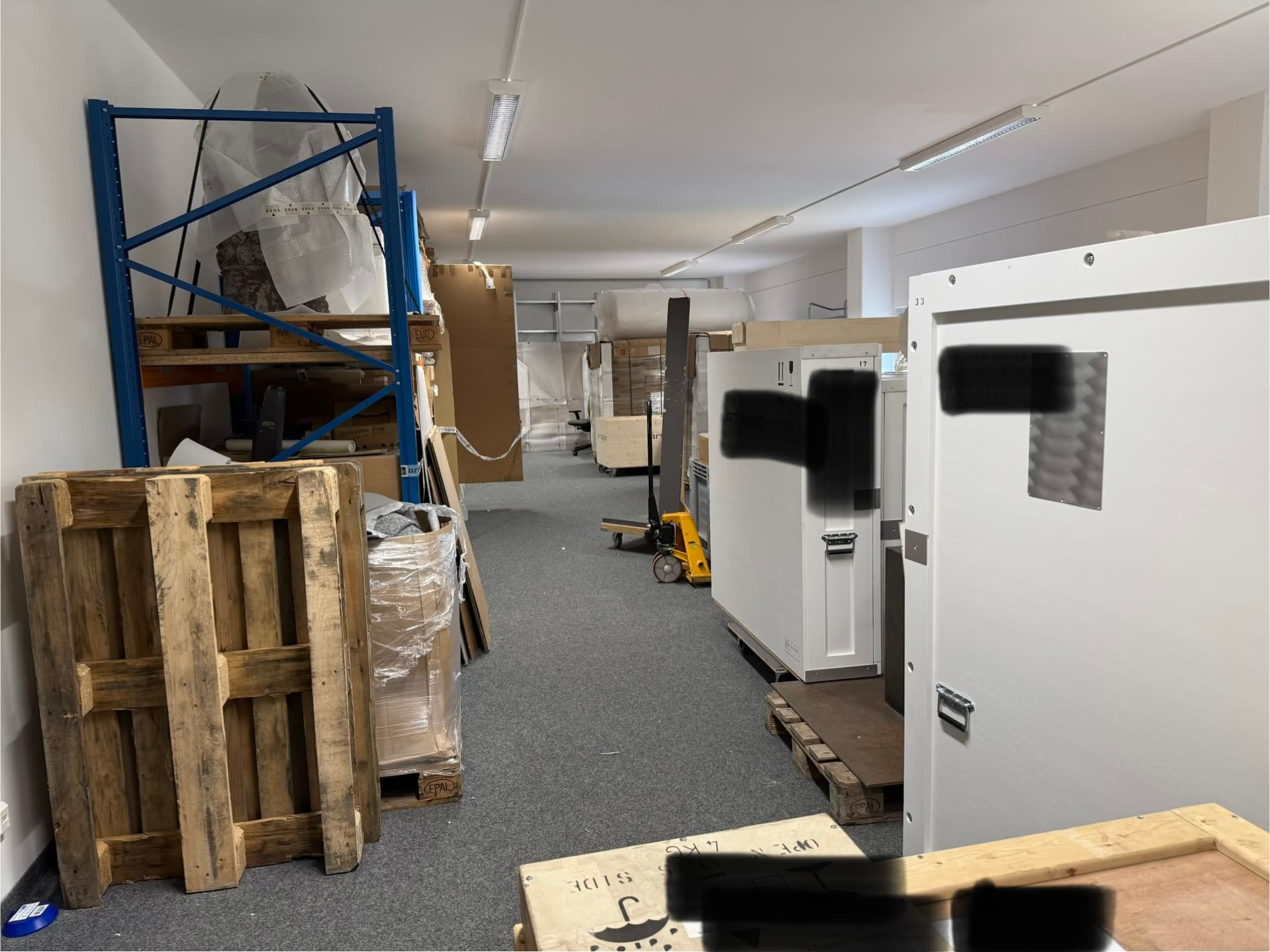 Foto: räumlich abgegrenzte Teilfläche der Lagerhalle für Kunstwerke ab 01.11.2026